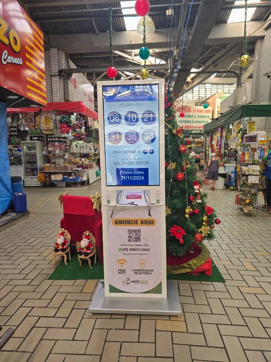 Totem Santa Carga instalado em um comércio de São Paulo